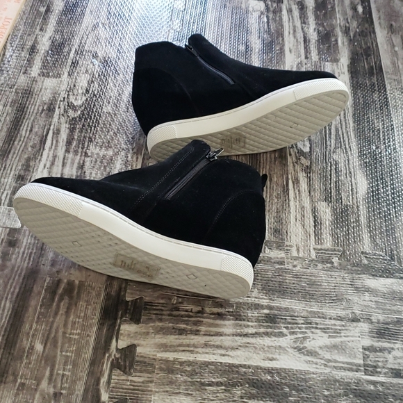 Outwoods Hide-1 Black wedge Booties Size 10 like new - Picture 3 of 9